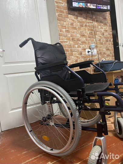 Инвалидная коляска