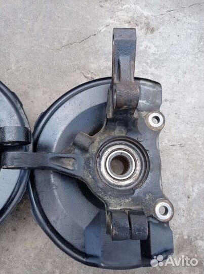 Кулак поворотный ланцер 10 передний