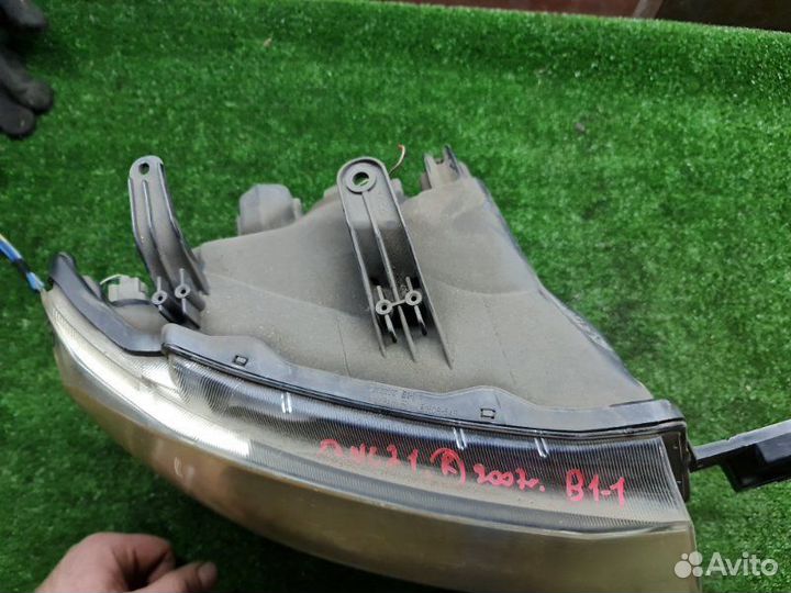 Фара передняя правая Toyota Bb QNC25