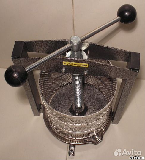 Соковыжималка фермер свр-01М(пресс для ягод) прока