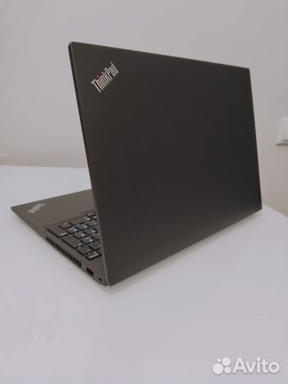 Lenovo Thinkpad P16s gen.2 (Ryzen 7840U, 32 Gb)