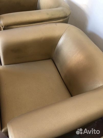 Кожанное кресло