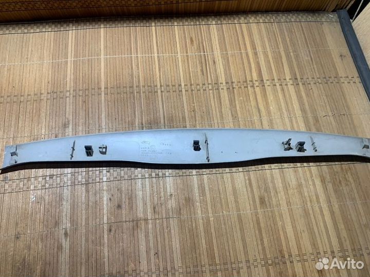 Накладка крышки багажника Ford Focus 1 универсал 2