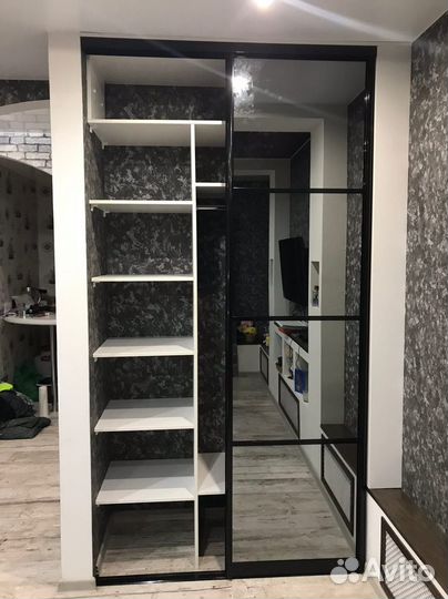 Зеркальный шкаф