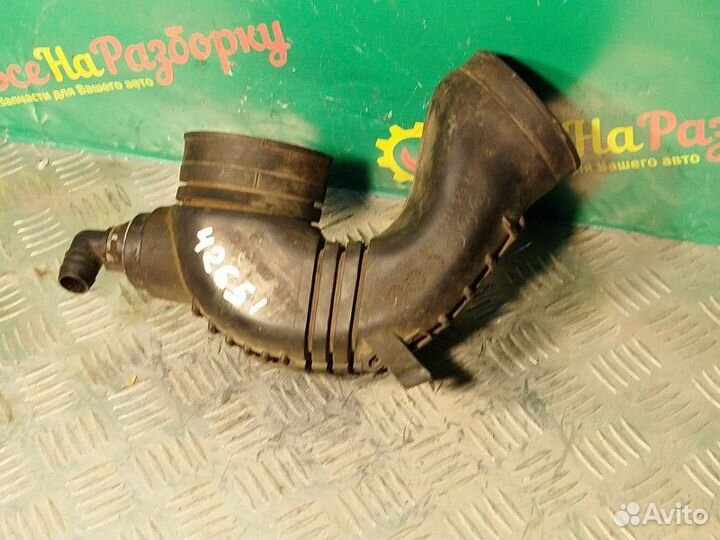 Патрубок воздушного фильтра Volkswagen Passat B5+