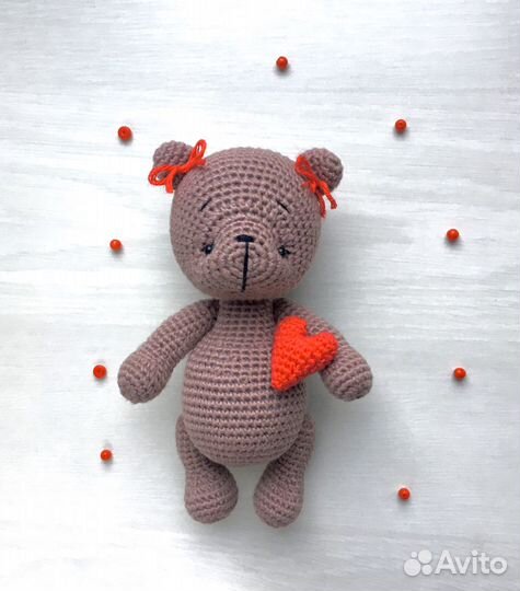Вязаная игрушка мишка - малышка