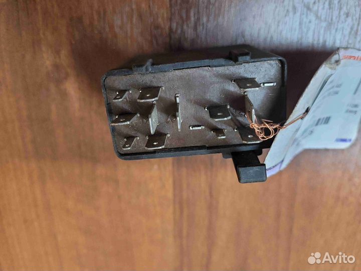 Блок управления стеклоподъемниками Audi 100