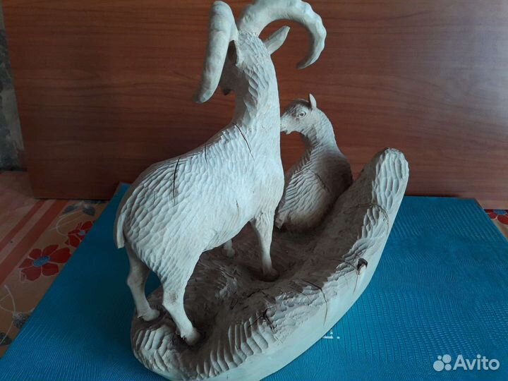 Резные фигуры из дерева