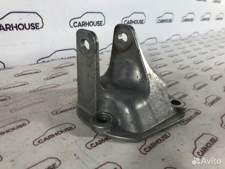 Кронштейн двигателя правый Porsche Cayenne 958