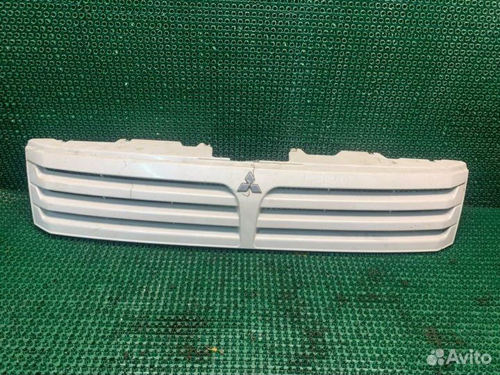 Решетка радиатора Mitsubishi Chariot N94W 4G64