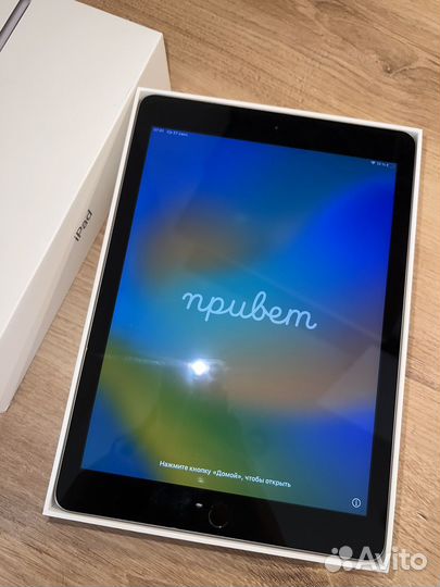 Планшет Apple iPad (2017)