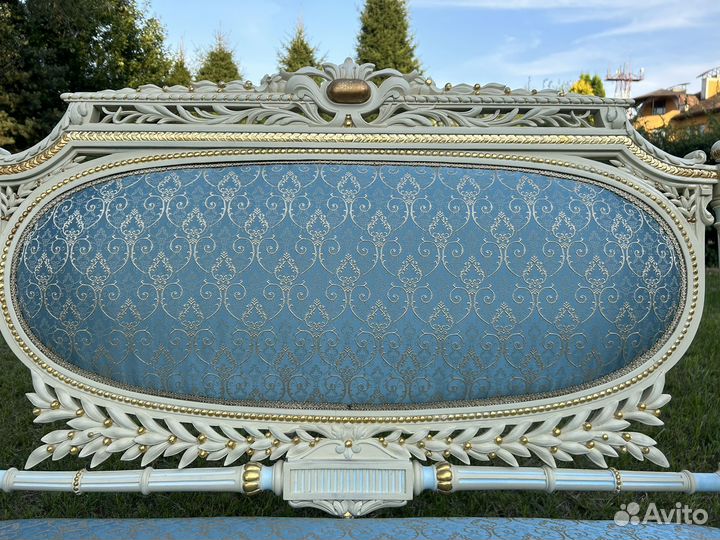 Диванчик антикварный