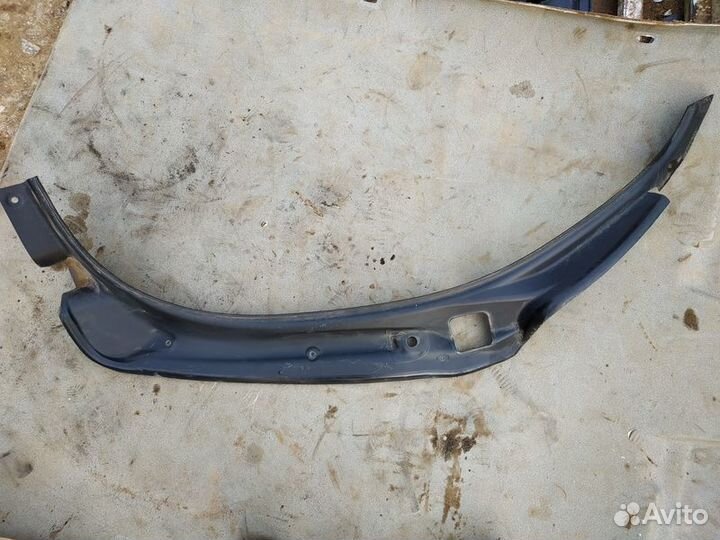 Водосток крышки багажника Mercedes-Benz ML350 (W16