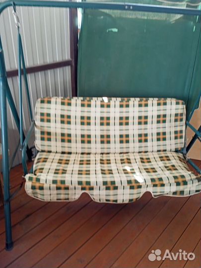 Садовые качели с навесом