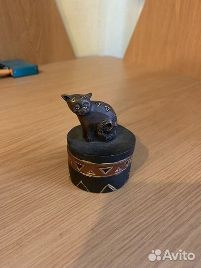 Небольшая шкатулка