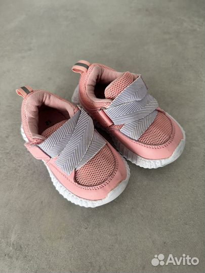 Кроссовки для девочки