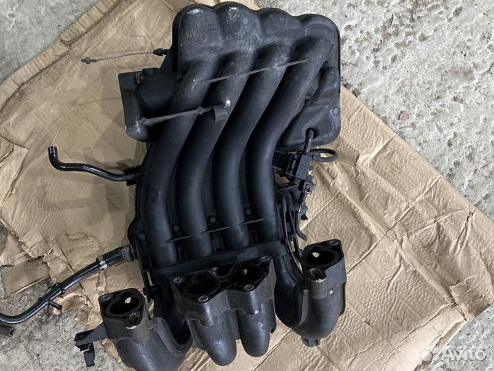 Впускной коллектор Volkswagen Golf 4 1.6 AKL