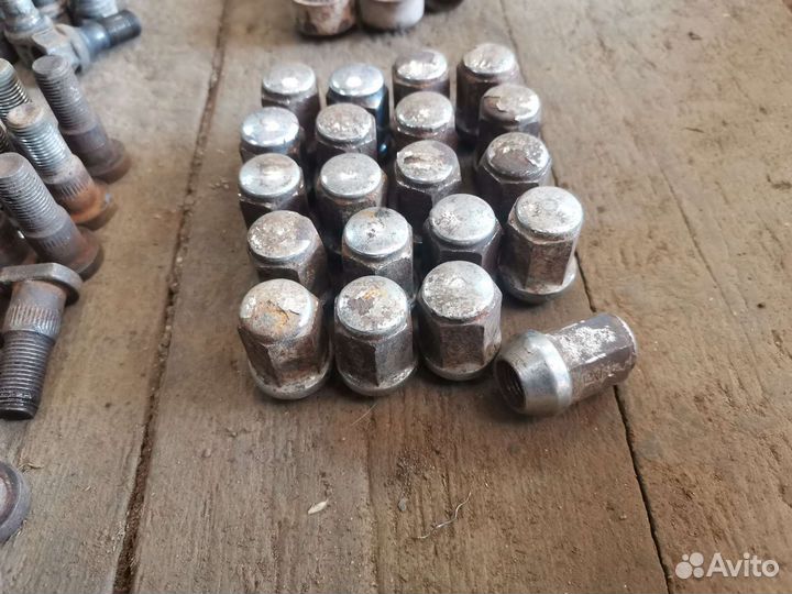 Колесные болты, гайки ваз