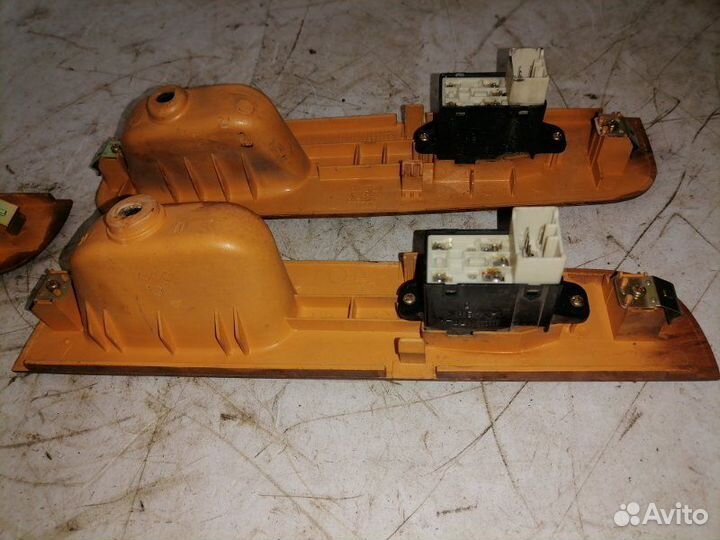 Кнопка стеклоподъемника в сборе передняя Kia