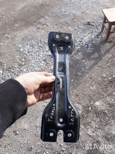 Джили тугелла крепление замка капота Tugella FY11