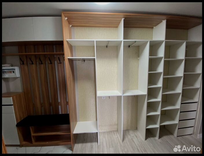 Шкаф в прихожую двухстворчатый