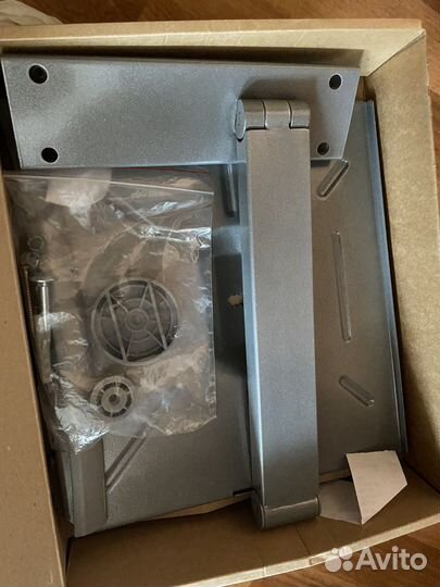 Настенная подскавка для телевизора