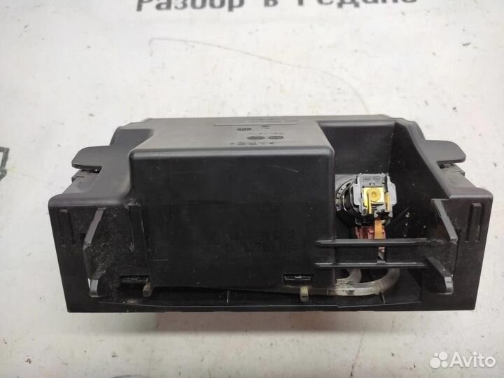 Пепельница w211 E-class 642.920 09.2006