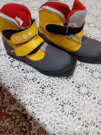 Лыжные ботинки