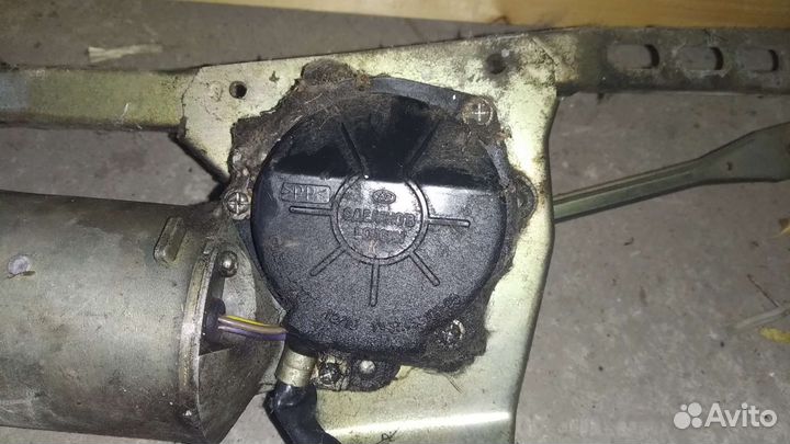 Мотор и трапеция дворников ваз 2115
