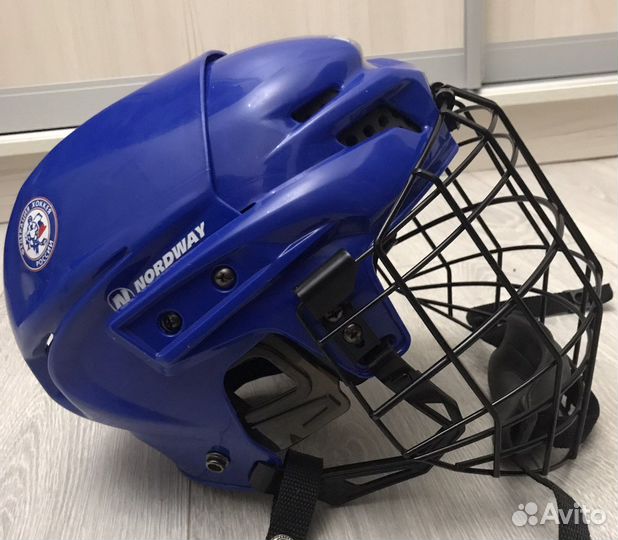 Хоккейный шлем