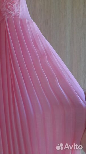 Продам нарядное платье на девочку 4года