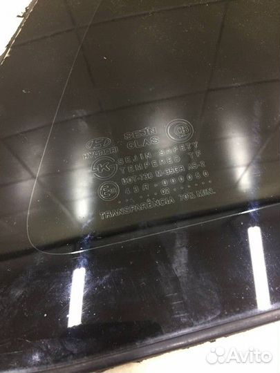 Стекло кузовное заднее правое