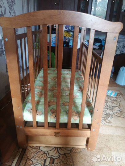 Детская кровать с маятником
