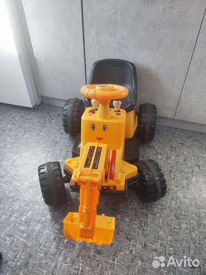 Детский электромобиль Экскаватор (трактор)