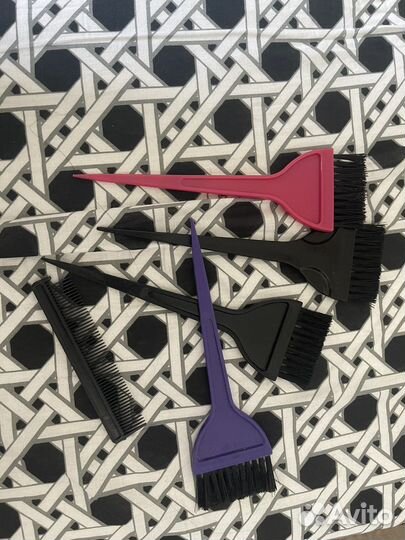 Кисточки парикмахерские и расческа