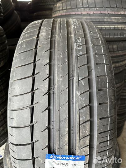 Triangle Sports TH201 255/30 R20