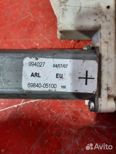 Механизм стеклоподъемника Toyota Avensis