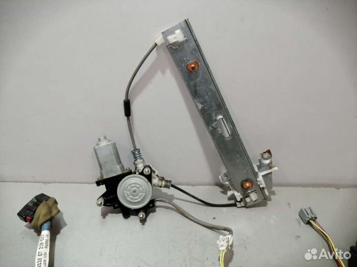 Стеклоподьемник задний правый Форд Маверик