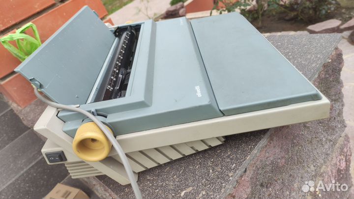 Пишущая машинка olivetti ET personal 55