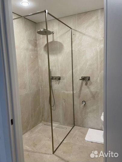 Стеклянная душевая кабина