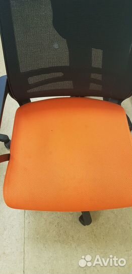 Офисное кресло сетка (21 шт) синие и оранжевые