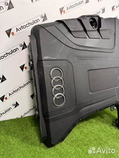 Декоративная крышка двигателя Audi Q7 4M0 2020