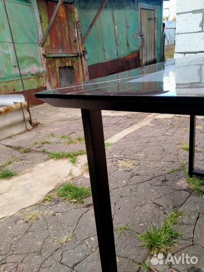 Стол из керамогранита