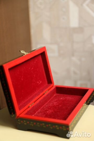 Шкатулка для украшений из дерева