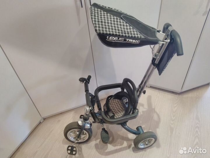 Трехколесный велосипед с ручкой