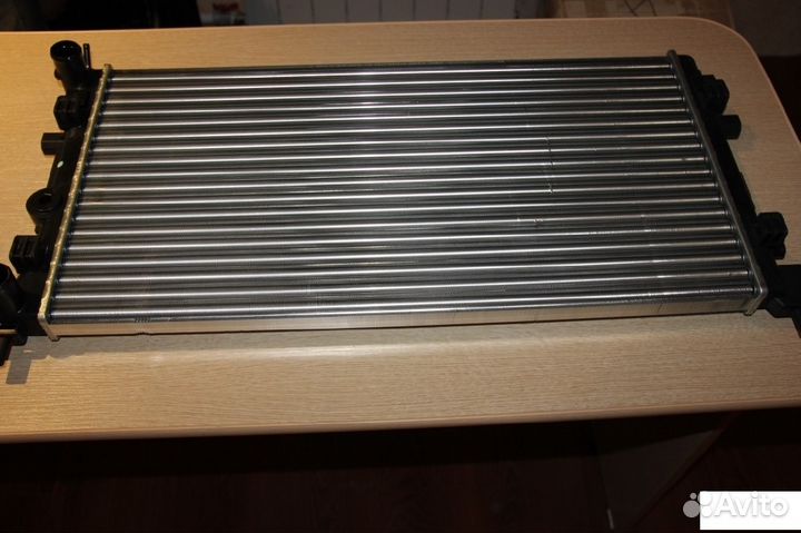 Радиатор охлаждения новый- Фольксваген Поло