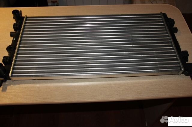 Радиатор охлаждения новый- Фольксваген Поло