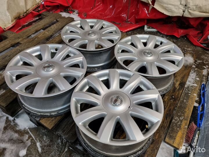 Комплект оригинальных литых дисков Nissan