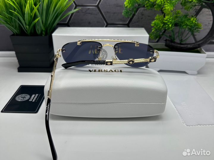 Солнцезащитные очки versace