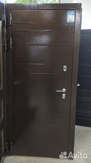 Дверь входная уличная с терморазрывом